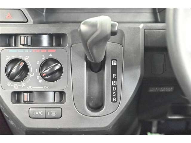 『トヨタ認定中古車』3つの安心を1台にセット！1.徹底した洗浄　2.車両検査証明書つき　3.ロングラン保証つき　全てをクリアした【安心】の証！詳しくスタッフまでお気軽にお問い合わせ下さい。