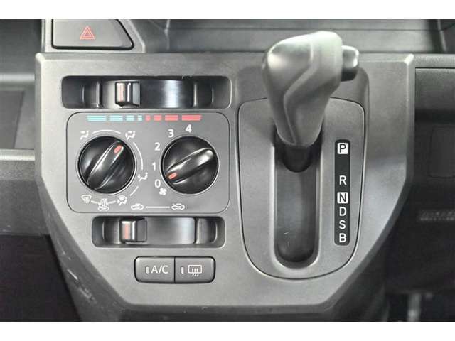 トヨタ認定中古車は、トヨタならではの『3つの安心』をセットにしたトヨタ販売店の中古車ブランドです。