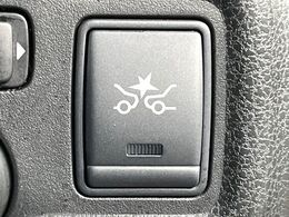 【エマージェンシーブレーキ】走行中に前方の車両等を認識し、衝突しそうな時は警報とブレーキで衝突回避と被害軽減をアシスト。より安全にドライブをお楽しみいただけます。