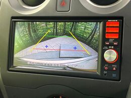 【バックカメラ】駐車時に後方がリアルタイム映像で確認できます。大型商業施設や立体駐車場での駐車時や、夜間のバック時に大活躍！運転スキルに関わらず、今や必須となった装備のひとつです！