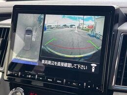 【マルチアラウンドモニター】専用のカメラにより、上から見下ろしたような視点で360度クルマの周囲を確認することができます☆死角部分も確認しやすく、狭い場所での切り返しや駐車もスムーズに行えます。