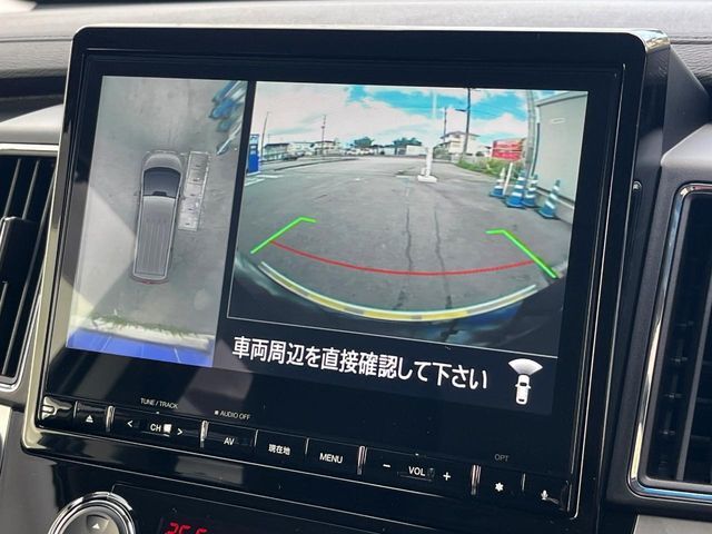 【マルチアラウンドモニター】専用のカメラにより、上から見下ろしたような視点で360度クルマの周囲を確認することができます☆死角部分も確認しやすく、狭い場所での切り返しや駐車もスムーズに行えます。