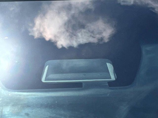 【三菱e-Assist】走行中に前方の車両等を認識し、衝突しそうな時は警報とブレーキで衝突回避と被害軽減をアシスト。より安全にドライブをお楽しみいただけます。