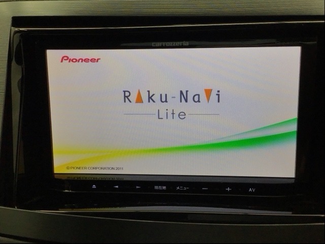 社外メモリーナビ付きです！CD・DVD再生、フルセグTV視聴可能です！
