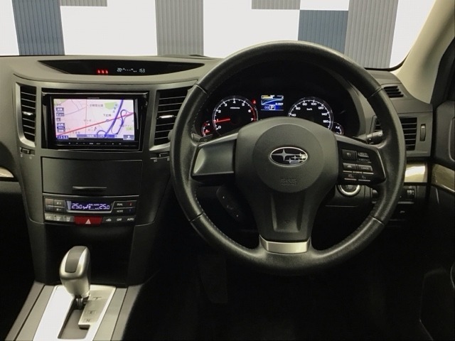運転しやすいインパネ周りです！見やすいレイアウトで快適なドライブをサポートします！