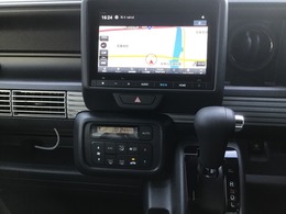 TV/ブルートゥースなども楽しめるバックモニター付カーナビです。オートエアコン付です。