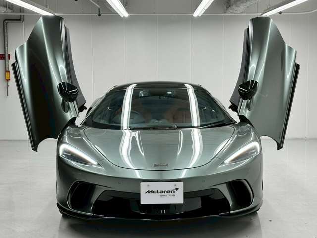 マクラーレンGTSは「GT（グランドツアラー）」の進化版として2024年に発売。4L V8ツインターボ（635馬力）を搭載しつつ、ラゲッジスペースや乗り心地を改善されました。