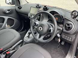 欧州車独特のコンパクトな創り。お洒落でありながら安全性強度も信用あります。