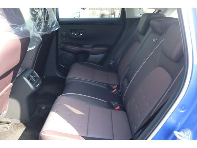 【後部座席】大人が座っても余裕のあるリアシートです！