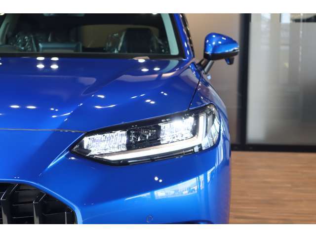 【フルLEDヘッドライト】夜道の走行や悪天候時でも見やすいLEDヘッドライト！オートライトコントロール機構付！