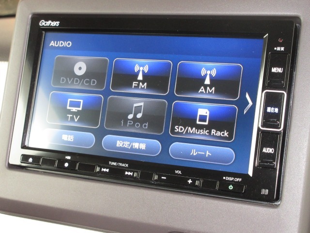 ナビゲーションはギャザズメモリーナビ（VXM-204VFi）を装着しております。AM、FM、CD、DVD再生、Bluetooth、音楽録音再生、フルセグTVがご使用いただけます。
