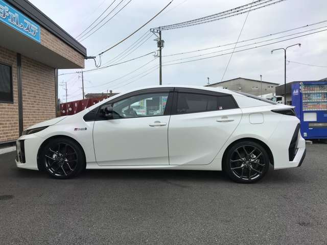 車検、整備、万が一の事故修理も承ります♪技術確かなスタッフが在籍しておりますので、ご購入後のアフターサービスも充実！お客様と末長いお付き合いをさせていただけたら幸いです☆ぜひ、宜しくお願いいたします。