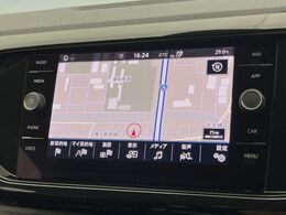 ●純正ナビ:一体感のあるナビは、高級感ある車内を演出してくれます。オーディオ機能も充実しておりますので、運転もより楽しめます♪
