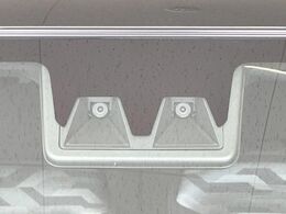 【スマートアシスト】走行中に前方の車両等を認識し、衝突しそうな時は警報とブレーキで衝突回避と被害軽減をアシスト。より安全にドライブをお楽しみいただけます。
