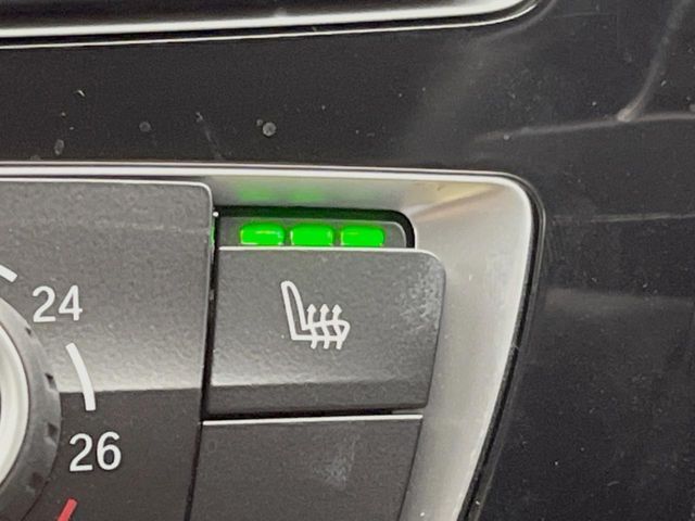 ●フロントシートヒーティング：運転席・助手席共に三段階で調節が可能なシートヒーターを装備しております。季節を問わず快適にご使用いただけます。