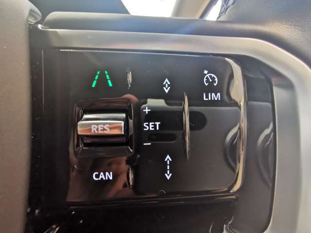 【アダプティブクルーズコントロール】前方車両を認識して自動で追従していくアダプティブクルーズコントロールが搭載されております。渋滞時などでも大変便利な機能になります。