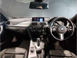 ☆センターパネルを運転席側に僅かに傾けたBMW独特のインパネ☆【駆け抜ける歓び】はここからもスタートしております☆