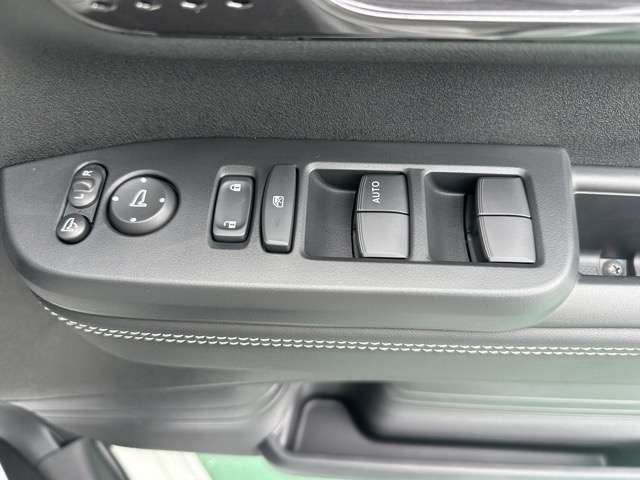 ★納車前に、専属のクリーニングスタッフが、ピッカピカにクリーニングして納車いたします！もちろん、ピッカピカの状態でお渡しするクリーニング費用も支払総額に含まれています！