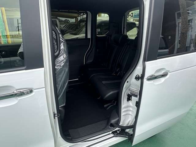 ★5年間新車保障★初度登録から5年間の新車保証が含まれています。長期間、安心してお乗り頂けます！保障費用は支払総額に含まれています！遠方のお客様は保証継承後、お近くのディーラーにて保証が受けられます！