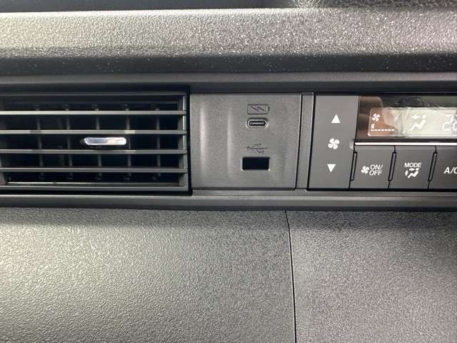 ★カーナビ本体￥49,000円～工賃￥17,000円（取付キット等含む）で取付できます。お客様に必要なカーナビも、当店取り扱いカーナビ10種類の中からご提案いたします！