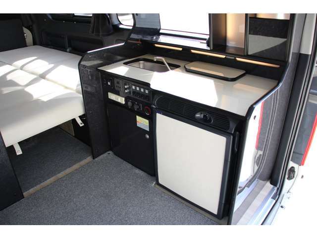 トヨタ　ハイエース　FOCS　DS-L　6名乗車　ツインサブBT　サイクルキャリア　FFヒーター　冷蔵庫　網戸　400Wインバーター　左側パワスラ　子供用追加ベッドマット