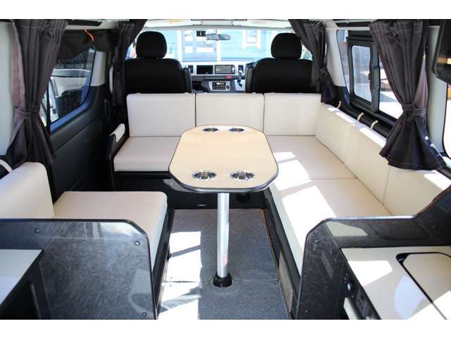 トヨタ　ハイエース　FOCS　DS-L　6名乗車　ツインサブBT　サイクルキャリア　FFヒーター　冷蔵庫　網戸　400Wインバーター　左側パワスラ　子供用追加ベッドマット
