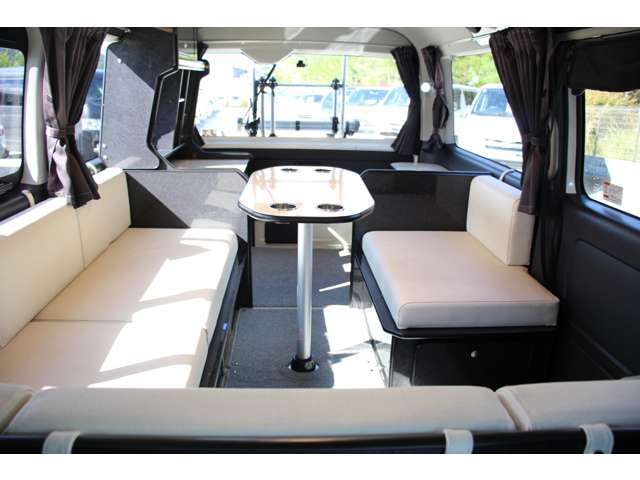 道の駅、サービスエリア、RVパーク、チェックインチェックアウトの時間も気にする必要はありません◎　移動、休憩、宿泊を兼ね備えたお車です♪