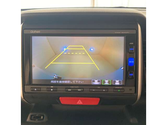 バックカメラ付、駐車時に後方確認ができ安心です。