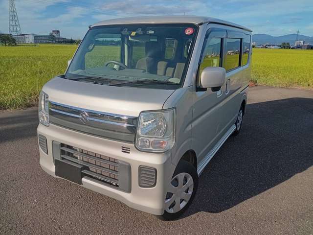 室内展示場を完備しておりますので、天候の悪い日でもゆっくりと車両をご覧下さい。