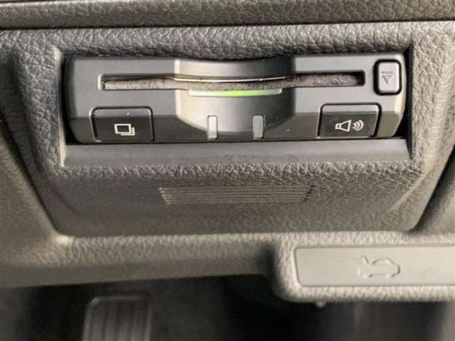 ETC車載器付きです。高速道路の料金所もスムーズに通過できます。