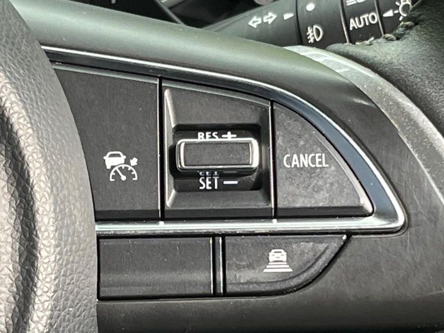 【アダプティブクルーズコントロール】高速道路での長距離走行が楽に！！自動で速度を保つクルーズコントロールが、衝突軽減システムと連携し、前方の車両を感知して車間を保つように速度調節してくれます！！