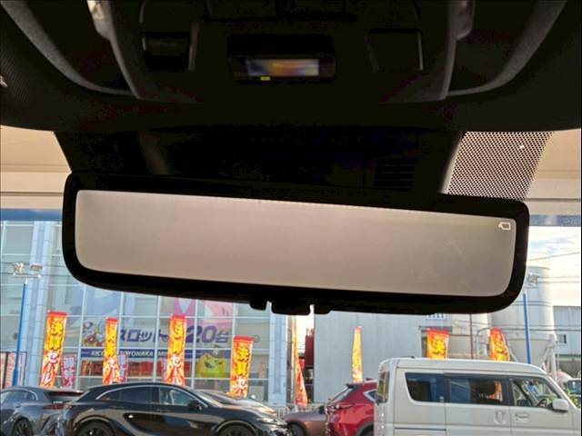 【デジタルインナーミラー】を搭載しております。ミラーにより後方確認ができますので、駐車の際などに役立ちます。