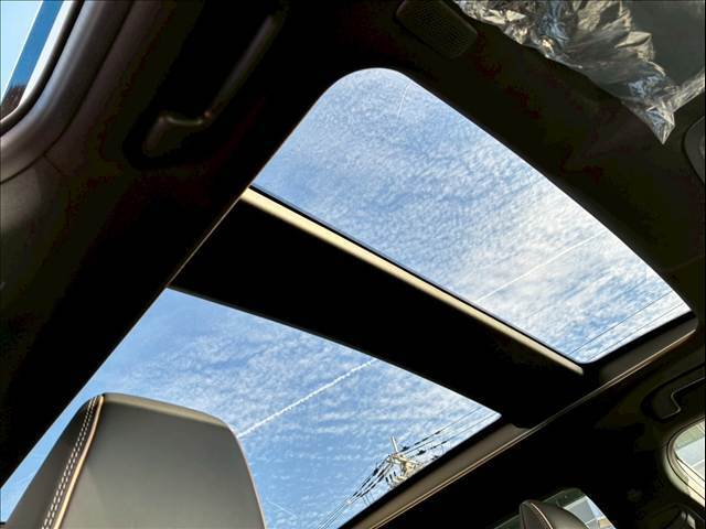 【パノラマルーフ】人気メーカーオプション。開放感溢れる車内を演出します☆