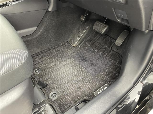 【フロアマット】車内を綺麗に保つのには必須のアイテムです。当店ではフカフカな新品マットも絶賛取り扱い中！ぜひご相談くださいませ。