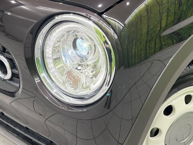 【LEDヘッドライト】悪天候や夜間走行時も良好な視界を確保し安心して運転できる高輝度LEDヘッドライトを装備！点灯速度が早く、消費電力も抑えられています。