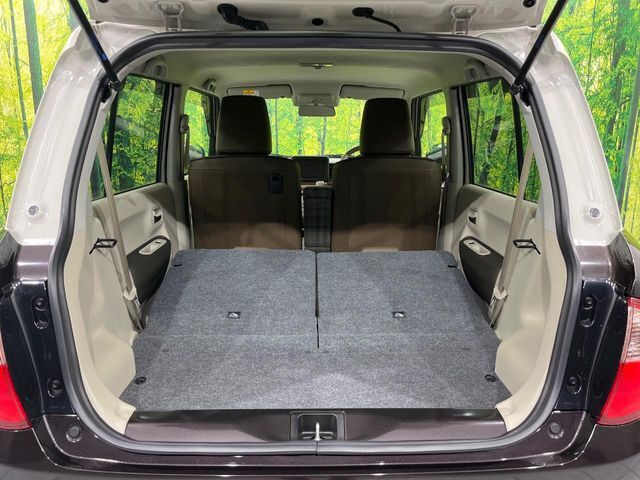 後席を格納すると、これだけの広さが！シーンに合わせたシートアレンジで、大きな荷物も積むことが出来ます♪