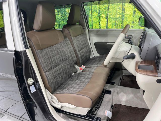 運転席シート廻りは使用感も少なく、良好な状態となっています。丁寧に使われていたことがよくわかりますね。