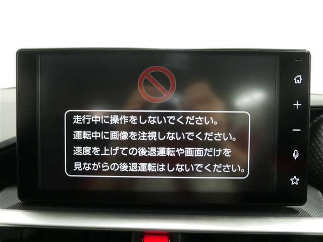 ディスプレイオーディオを装備。スマホとクルマをつなぐことで、これまでのナビに加えて、いろんなサービスが楽しめます。