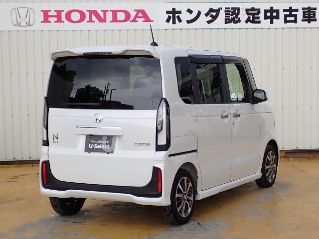 ◆リアは【プライバシーガラス】となっております。プライバシーの確保と見た目の良さはもちろんの事、太陽光を防ぐのでエアコンの効きも良くなります。エアコンの効きが良くなるので、燃費の向上にもつながります。