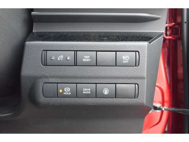 上段左から、メーター照度調整スイッチ、トリップリセットSW、即充電スイッチ、下段左から、オートホールドスイッチ、ドライブモードスイッチ、車線逸脱警報スイッチ