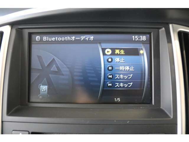 【純正ナビ】ナビはもちろん、BluetoothオーディオやCD・DVD視聴可能です。長距離のお出かけにも便利です。