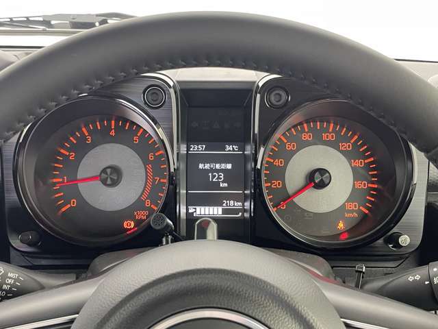 【スピードメーター】メーターがシンプルで見やすく運転しやすいですね！