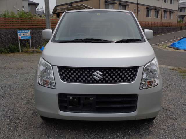 お客様から直接買い取った車を中心に限られたスペースで販売しているため流通コストが異なります。そのため、在庫車の回転が早く入庫後1日売れちゃうこともあります。カーセンサー　フリー電話：0078-6002-569407