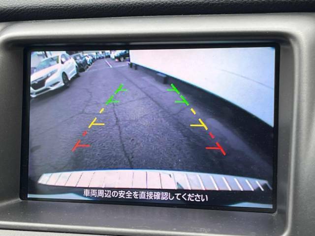 【バックカメラ】駐車時に後方がリアルタイム映像で確認できます。大型商業施設や立体駐車場での駐車時や、夜間のバック時に大活躍！運転スキルに関わらず、今や必須となった装備のひとつです！