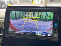【バックカメラ】駐車時に後方がリアルタイム映像で確認できます。大型商業施設や立体駐車場での駐車時や、夜間のバック時に大活躍！運転スキルに関わらず、今や必須となった装備のひとつです！