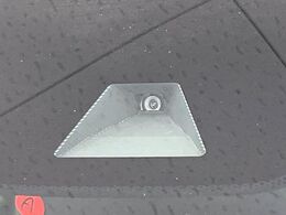 【ホンダセンシング】走行中に前方の車両等を認識し、衝突しそうな時は警報とブレーキで衝突回避と被害軽減をアシスト。より安全にドライブをお楽しみいただけます。