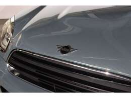 HDDナビゲーション　ミュージックサーバー　スマートキー　衝突軽減＆歩行者検知ブレーキ　車線逸脱警告　バックカメラ　コーナーセンサー　LEDヘッドライト　MINI正規ディーラー認定中古車