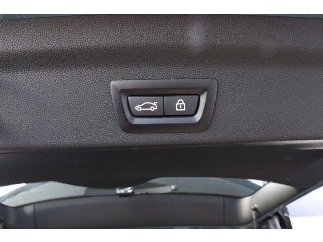 ご納車費用に関しましては、ご在住地域によって異なって参りますのでスタッフまでご相談下さい。もちろん、ご納車の際に弊店までご来場のお客様は、ご納車費用不要になります。