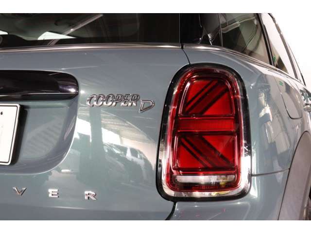 日本全国へお届けさせて頂きます。ご遠隔地のお客様の場合、大変恐縮ですが登録事務所の関係で平日のご納車となりますこと、ご容赦下さい。