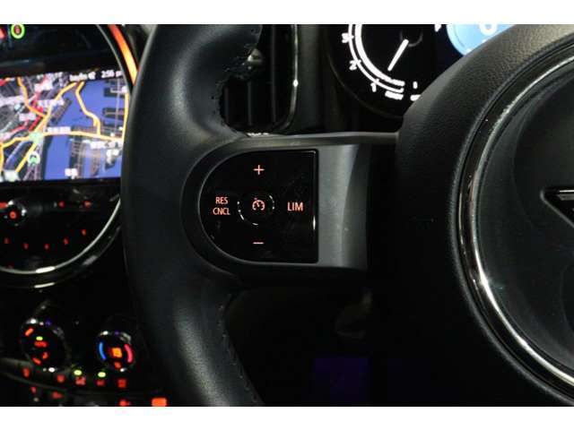 皆様からのご連絡ならびにご来場を、スタッフ一同心よりお待ち致しております。大江戸線勝どき駅より徒歩約8分。首都高速晴海出口・銀座出口よりお車で約10分でご来場いただけます。